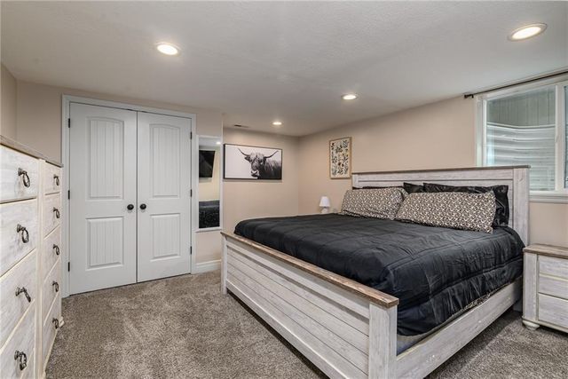 22241 W Sycamore Street, Tonganoxie, KS 66086