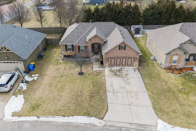 22241 W Sycamore Street, Tonganoxie, KS 66086