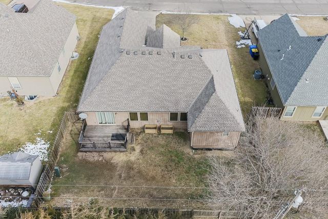 22241 W Sycamore Street, Tonganoxie, KS 66086