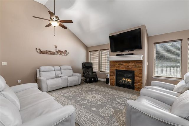 22241 W Sycamore Street, Tonganoxie, KS 66086