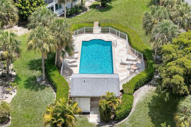 9624 CRESCENT GARDEN DR 201, Naples, FL 34109