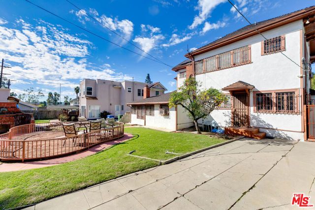 2136 S Victoria Avenue, Los Angeles, CA 90016