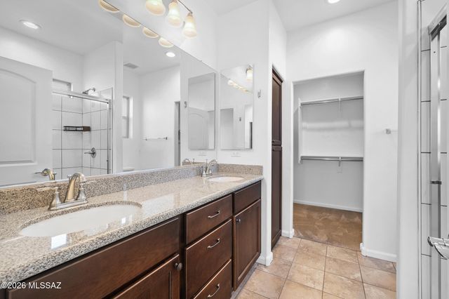 1427 E Blue Granite Drive, Green Valley, AZ 85614