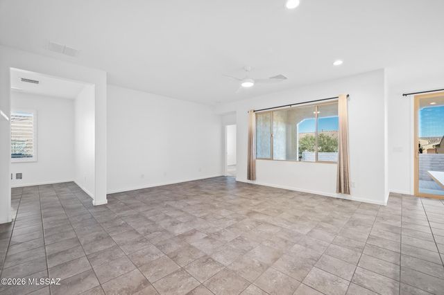 1427 E Blue Granite Drive, Green Valley, AZ 85614