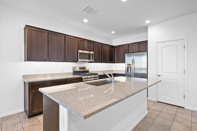 1427 E Blue Granite Drive, Green Valley, AZ 85614