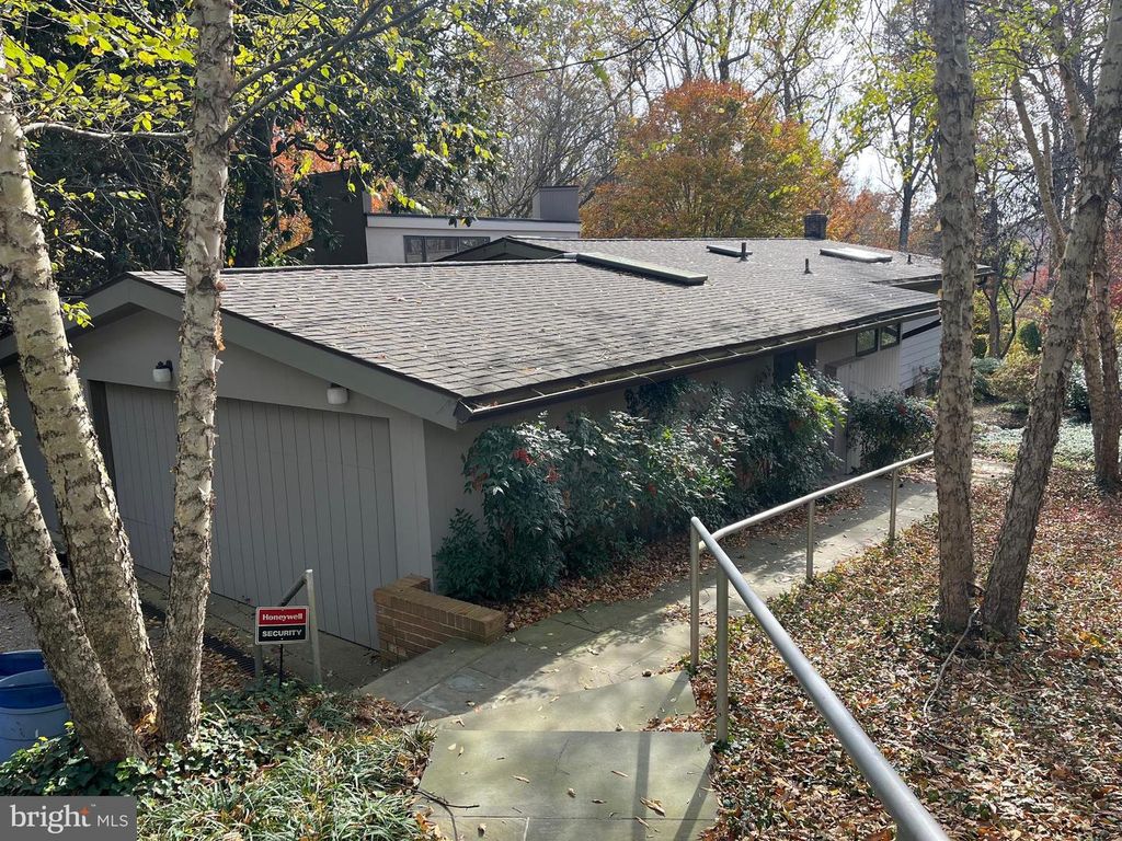 Image 1 of property listing at 5651 BENT BRANCH RD, Bethesda, MD 20816