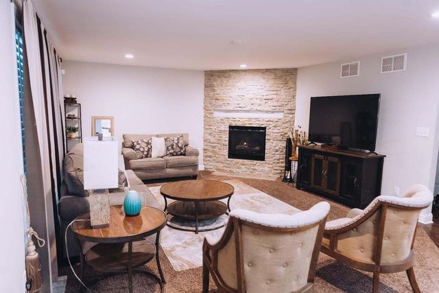 4259 W 77th Place, Merrillville, IN 46410