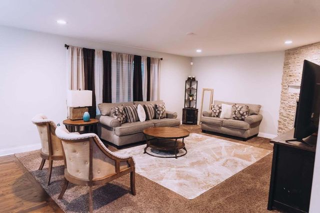 4259 W 77th Place, Merrillville, IN 46410