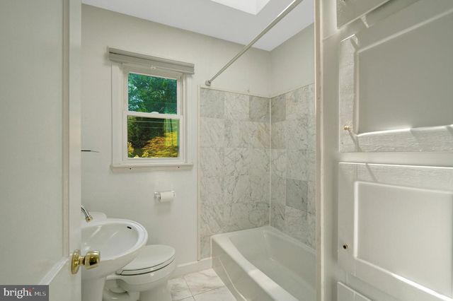 8015 NEW MARKET RD, Alexandria, VA 22308