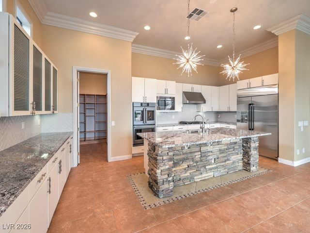 3 Pine Hollow Drive, Henderson, NV 89052