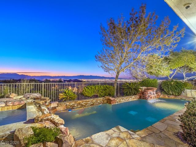 3 Pine Hollow Drive, Henderson, NV 89052