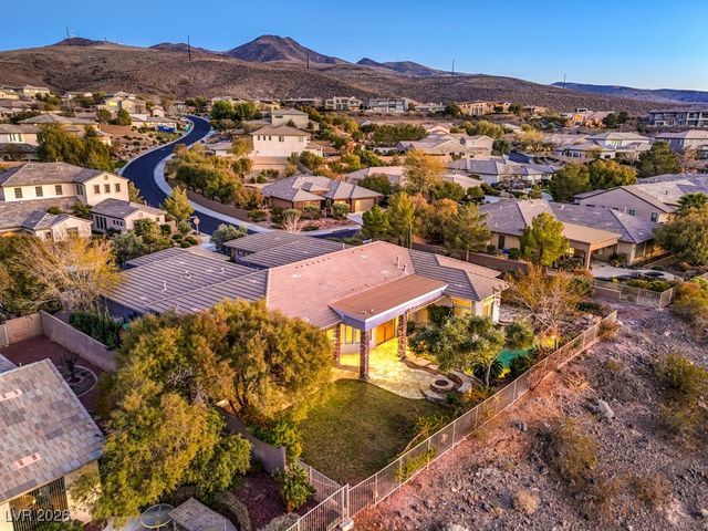 3 Pine Hollow Drive, Henderson, NV 89052