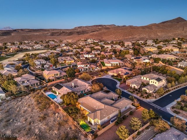 3 Pine Hollow Drive, Henderson, NV 89052