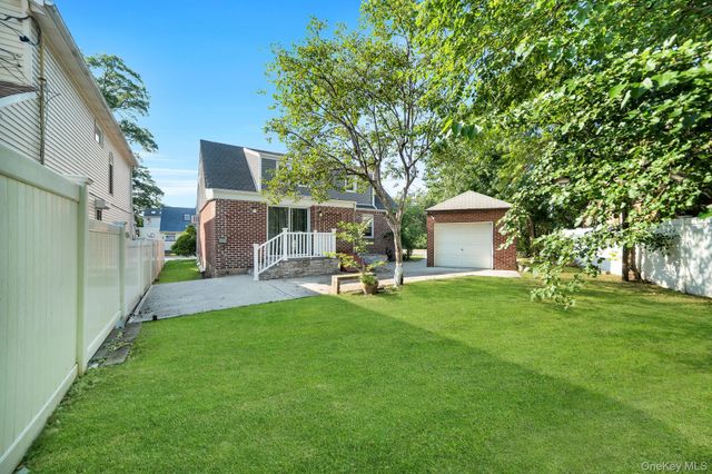 102 Strattford Road, New Hyde Park, NY 11040