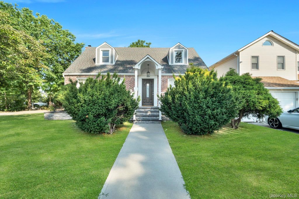 102 Strattford Road, New Hyde Park, NY 11040