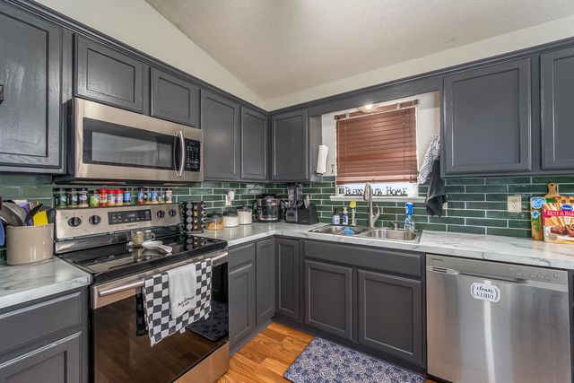 5122 N Peregrine Ct, Wichita, KS 67219