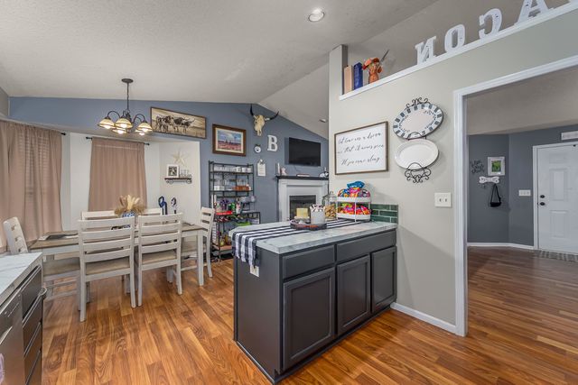 5122 N Peregrine Ct, Wichita, KS 67219