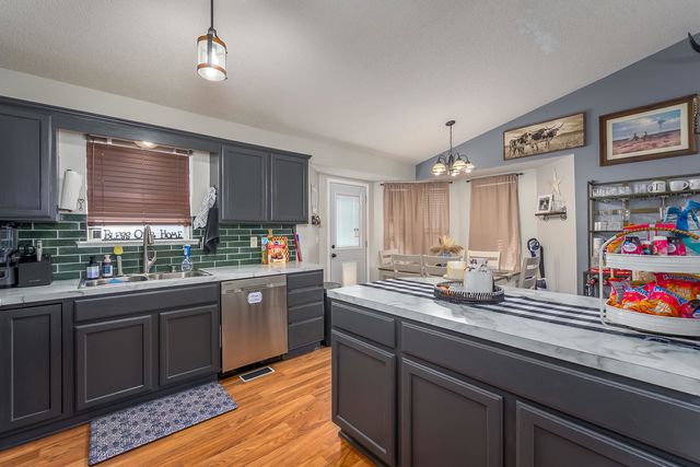 5122 N Peregrine Ct, Wichita, KS 67219