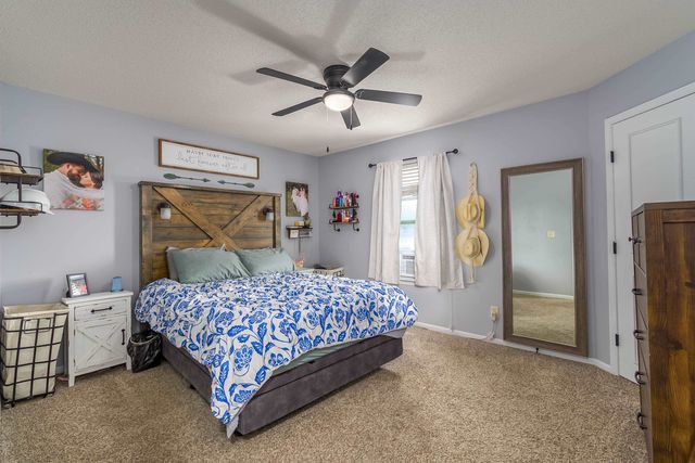 5122 N Peregrine Ct, Wichita, KS 67219