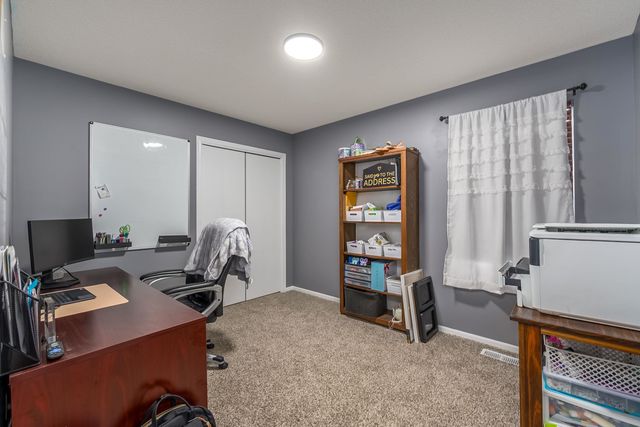 5122 N Peregrine Ct, Wichita, KS 67219