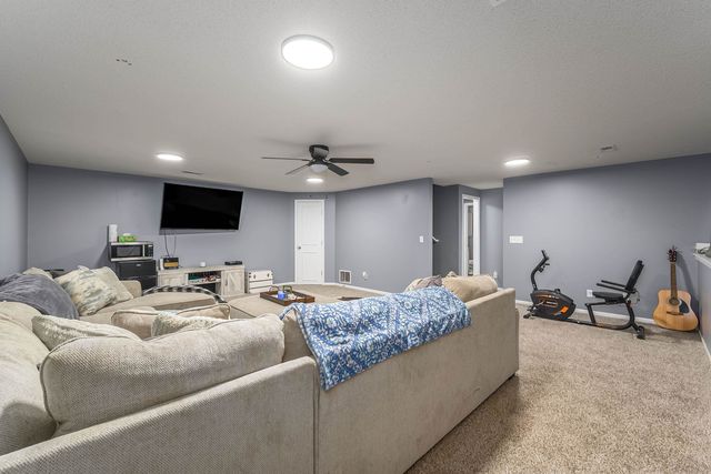 5122 N Peregrine Ct, Wichita, KS 67219