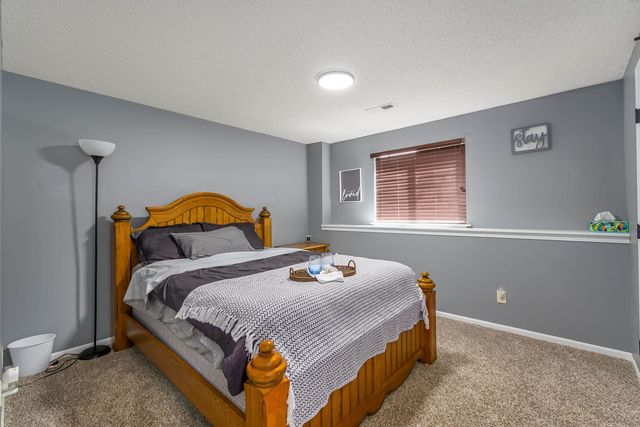 5122 N Peregrine Ct, Wichita, KS 67219