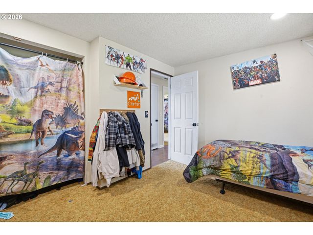 832 E 7TH St, Molalla, OR 97038