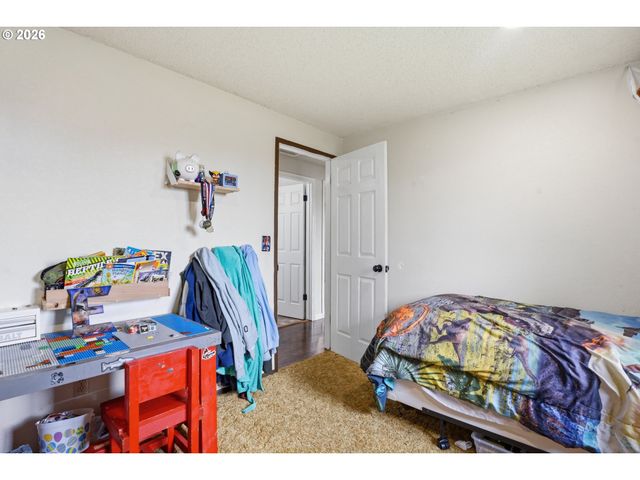832 E 7TH St, Molalla, OR 97038
