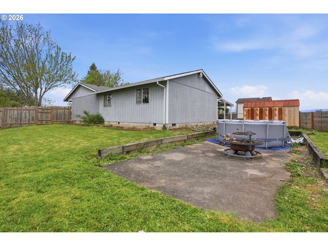 832 E 7TH St, Molalla, OR 97038