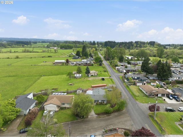 832 E 7TH St, Molalla, OR 97038