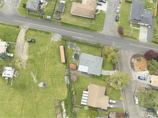 832 E 7TH St, Molalla, OR 97038
