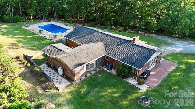 552 Coxes Creek Church Road, Marion, NC 28752