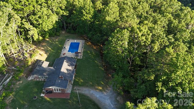 552 Coxes Creek Church Road, Marion, NC 28752