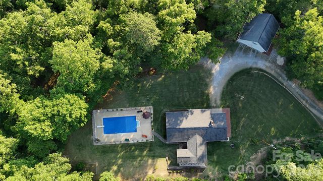 552 Coxes Creek Church Road, Marion, NC 28752