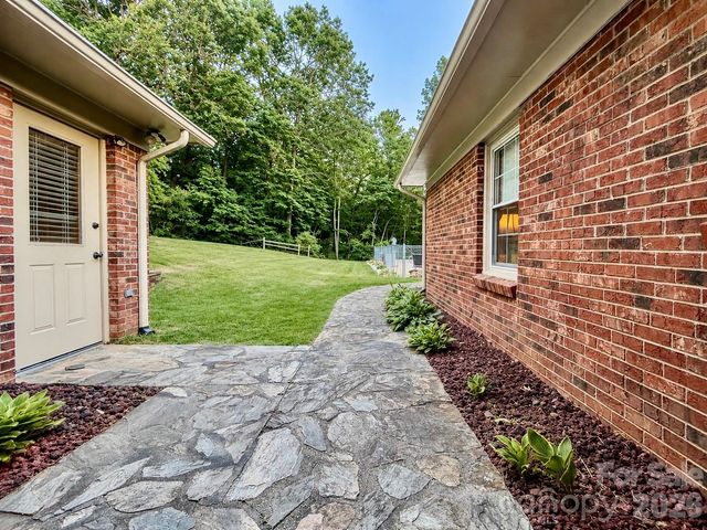 552 Coxes Creek Church Road, Marion, NC 28752