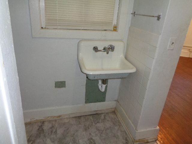 735 N Court Street, Rockford, IL 61103