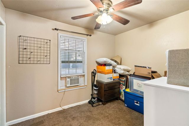 420 W Borden St, Sinton, TX 78387