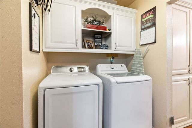 420 W Borden St, Sinton, TX 78387