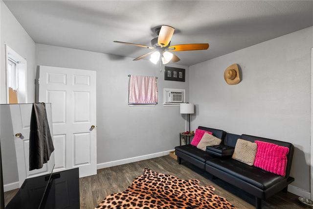 420 W Borden St, Sinton, TX 78387