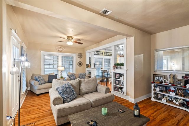 420 W Borden St, Sinton, TX 78387