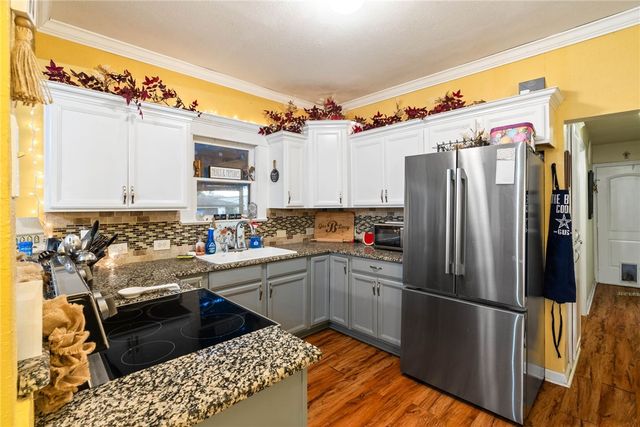 420 W Borden St, Sinton, TX 78387