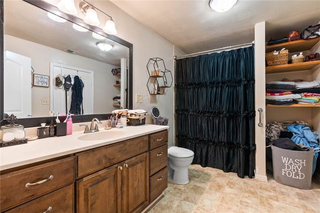 420 W Borden St, Sinton, TX 78387