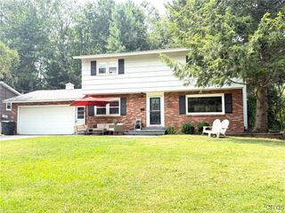 122 Sotherden Drive, Clay, NY 13090