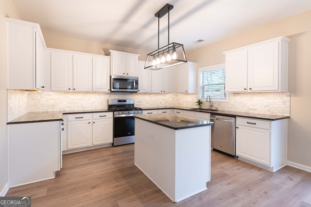 34 Inverness Avenue, Newnan, GA 30263