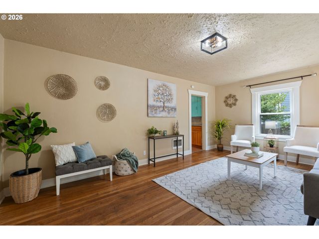 9111 Se LINCOLN St, Portland, OR 97216