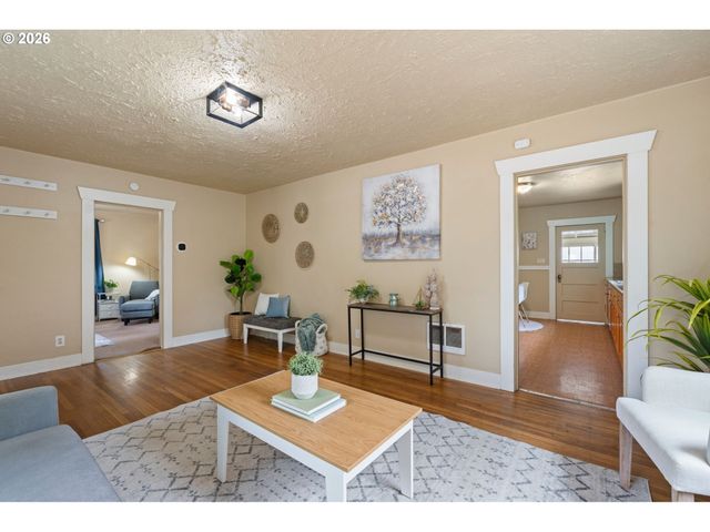 9111 Se LINCOLN St, Portland, OR 97216