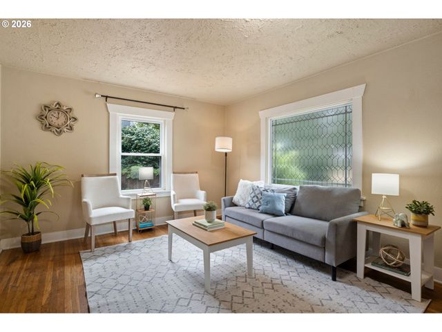 9111 Se LINCOLN St, Portland, OR 97216