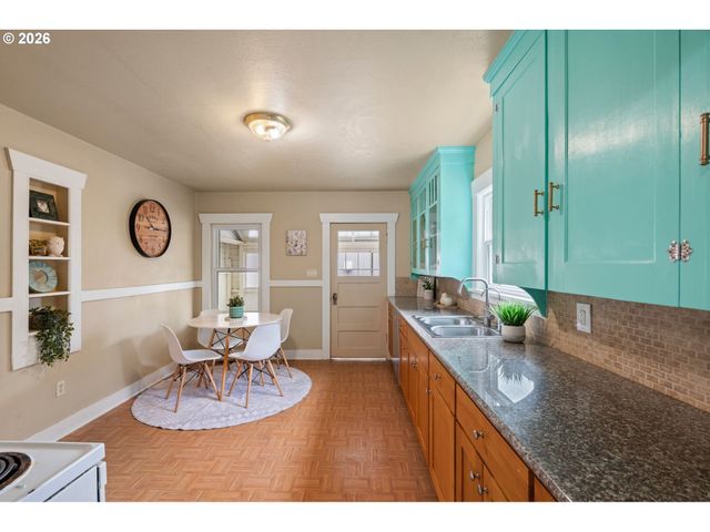 9111 Se LINCOLN St, Portland, OR 97216