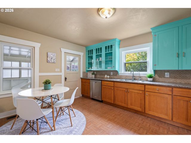 9111 Se LINCOLN St, Portland, OR 97216
