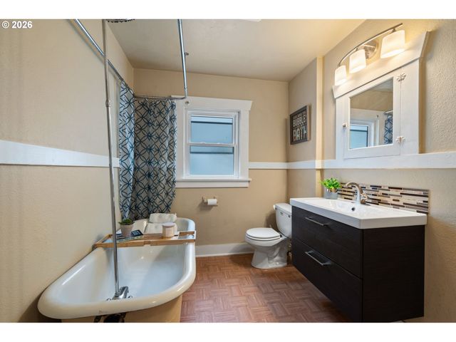 9111 Se LINCOLN St, Portland, OR 97216